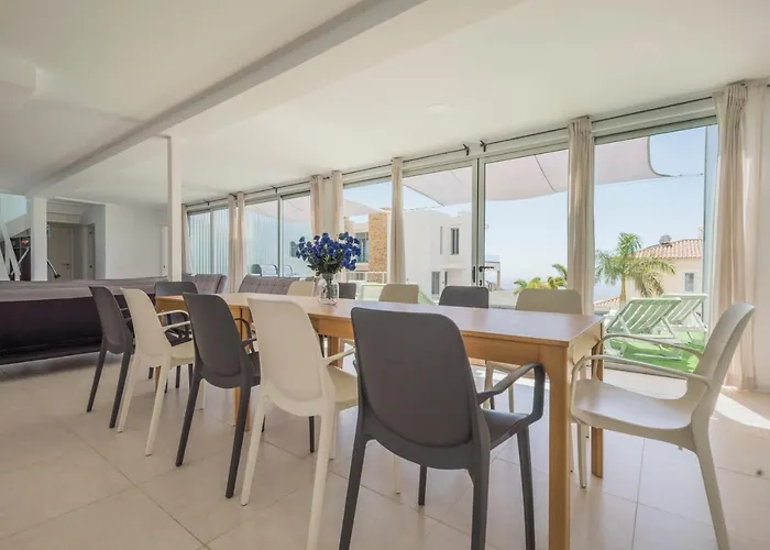 Vill'a&r Tenerife 빌라 아데제